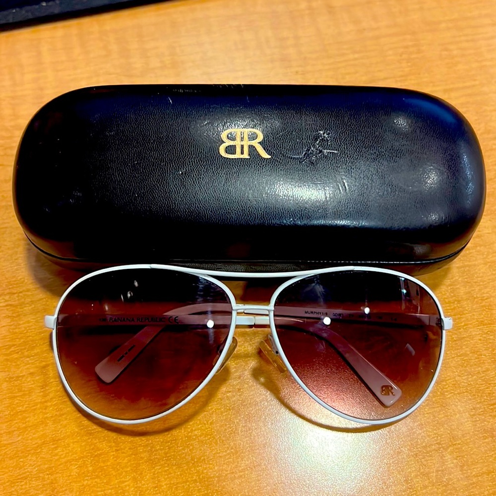 White Banana Republic sunglasses and black case unisex aviators
